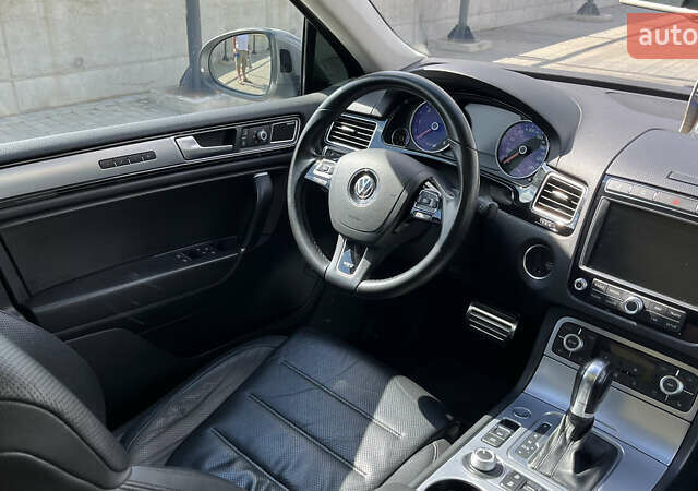 Серый Фольксваген Туарег, объемом двигателя 3 л и пробегом 173 тыс. км за 32000 $, фото 14 на Automoto.ua