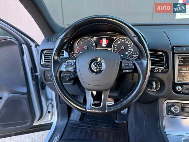 Серый Фольксваген Туарег, объемом двигателя 3 л и пробегом 193 тыс. км за 23450 $, фото 64 на Automoto.ua