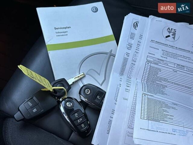 Серый Фольксваген Туарег, объемом двигателя 3 л и пробегом 193 тыс. км за 23450 $, фото 109 на Automoto.ua