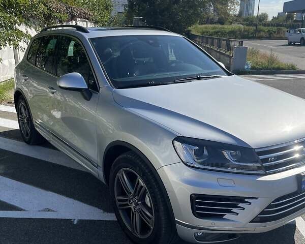 Сірий Фольксваген Туарег, об'ємом двигуна 2.97 л та пробігом 190 тис. км за 29999 $, фото 3 на Automoto.ua