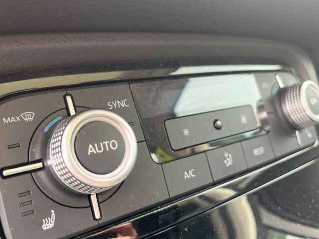 Серый Фольксваген Туарег, объемом двигателя 3 л и пробегом 176 тыс. км за 25000 $, фото 18 на Automoto.ua