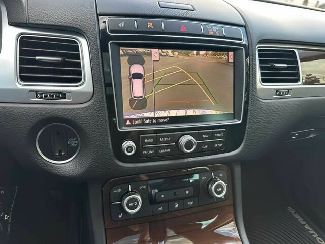 Сірий Фольксваген Туарег, об'ємом двигуна 3 л та пробігом 71 тис. км за 10000 $, фото 10 на Automoto.ua