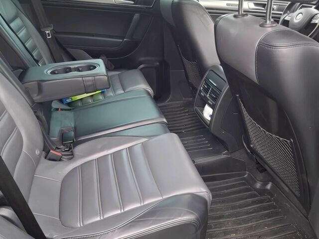 Серый Фольксваген Туарег, объемом двигателя 3 л и пробегом 80 тыс. км за 13000 $, фото 10 на Automoto.ua