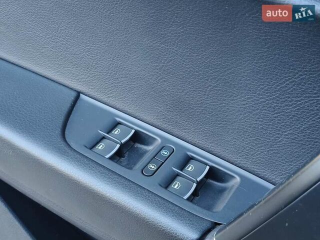 Серый Фольксваген Туарег, объемом двигателя 3.6 л и пробегом 174 тыс. км за 19000 $, фото 20 на Automoto.ua