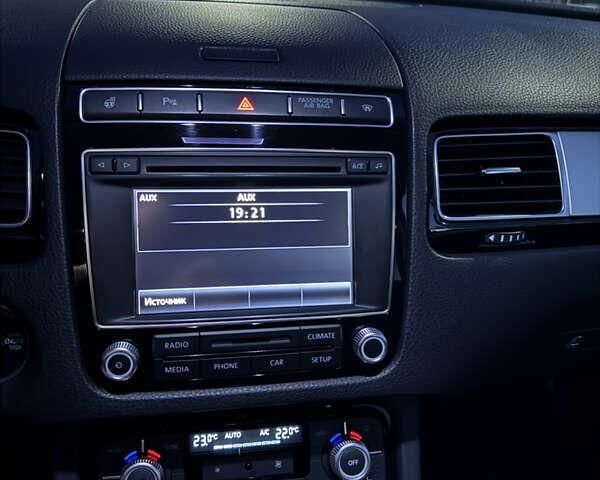 Серый Фольксваген Туарег, объемом двигателя 2.97 л и пробегом 186 тыс. км за 23500 $, фото 14 на Automoto.ua