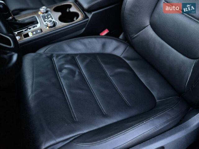 Серый Фольксваген Туарег, объемом двигателя 3 л и пробегом 205 тыс. км за 27500 $, фото 49 на Automoto.ua