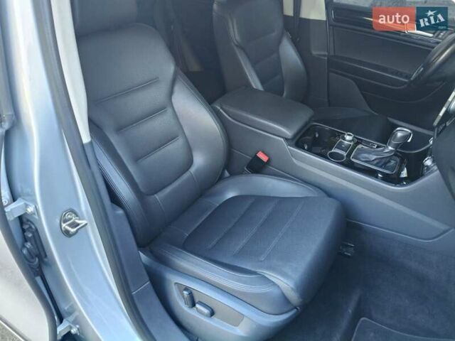 Серый Фольксваген Туарег, объемом двигателя 3.6 л и пробегом 174 тыс. км за 19000 $, фото 13 на Automoto.ua