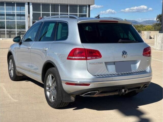 Серый Фольксваген Туарег, объемом двигателя 3 л и пробегом 76 тыс. км за 14000 $, фото 4 на Automoto.ua