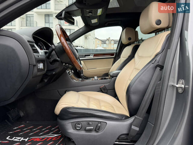 Серый Фольксваген Туарег, объемом двигателя 3 л и пробегом 228 тыс. км за 24900 $, фото 25 на Automoto.ua