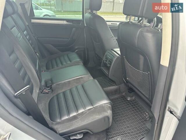 Серый Фольксваген Туарег, объемом двигателя 2.97 л и пробегом 196 тыс. км за 28000 $, фото 7 на Automoto.ua