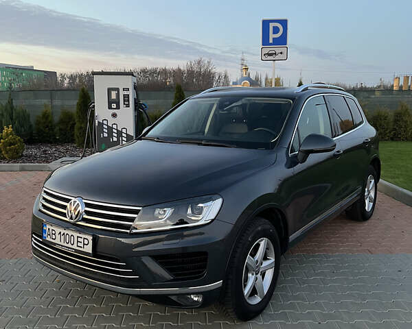 Серый Фольксваген Туарег, объемом двигателя 2.97 л и пробегом 200 тыс. км за 28500 $, фото 31 на Automoto.ua