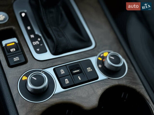 Серый Фольксваген Туарег, объемом двигателя 3 л и пробегом 205 тыс. км за 27500 $, фото 60 на Automoto.ua