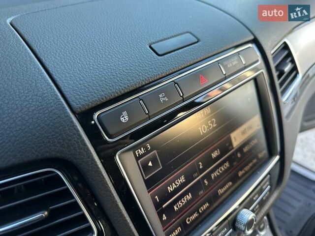 Серый Фольксваген Туарег, объемом двигателя 3 л и пробегом 193 тыс. км за 23450 $, фото 36 на Automoto.ua