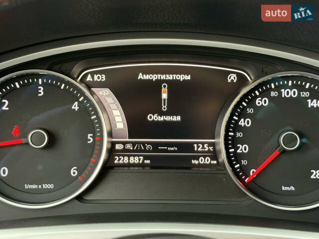 Серый Фольксваген Туарег, объемом двигателя 3 л и пробегом 228 тыс. км за 24900 $, фото 61 на Automoto.ua