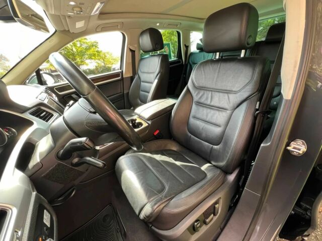 Серый Фольксваген Туарег, объемом двигателя 3 л и пробегом 74 тыс. км за 14700 $, фото 8 на Automoto.ua