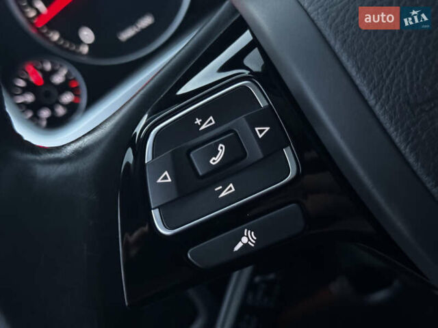 Серый Фольксваген Туарег, объемом двигателя 3 л и пробегом 205 тыс. км за 27500 $, фото 57 на Automoto.ua