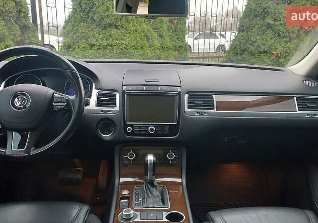 Серый Фольксваген Туарег, объемом двигателя 2.97 л и пробегом 273 тыс. км за 21999 $, фото 8 на Automoto.ua