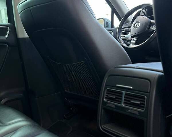 Серый Фольксваген Туарег, объемом двигателя 3 л и пробегом 190 тыс. км за 24000 $, фото 22 на Automoto.ua