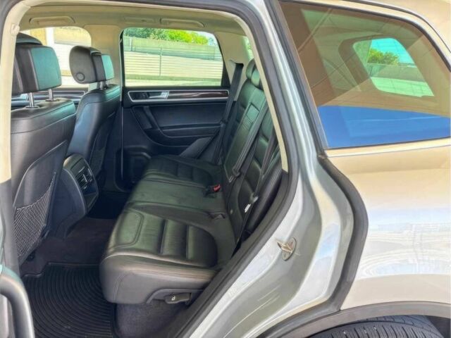 Серый Фольксваген Туарег, объемом двигателя 3 л и пробегом 76 тыс. км за 14000 $, фото 11 на Automoto.ua