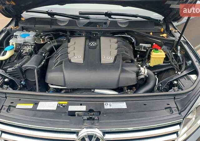 Серый Фольксваген Туарег, объемом двигателя 2.97 л и пробегом 273 тыс. км за 21999 $, фото 6 на Automoto.ua