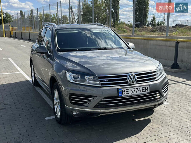 Серый Фольксваген Туарег, объемом двигателя 3 л и пробегом 173 тыс. км за 32000 $, фото 2 на Automoto.ua