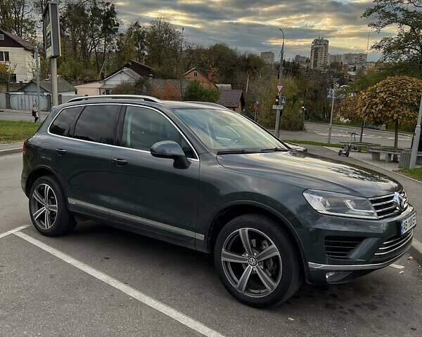 Серый Фольксваген Туарег, объемом двигателя 2.97 л и пробегом 200 тыс. км за 28500 $, фото 3 на Automoto.ua