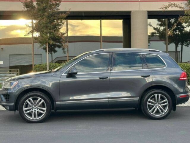 Серый Фольксваген Туарег, объемом двигателя 3 л и пробегом 72 тыс. км за 13600 $, фото 6 на Automoto.ua