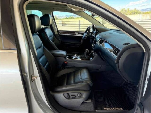 Серый Фольксваген Туарег, объемом двигателя 3 л и пробегом 76 тыс. км за 14000 $, фото 9 на Automoto.ua