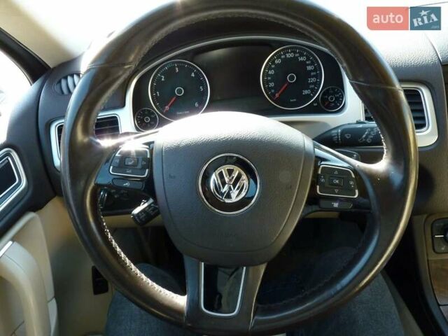 Серый Фольксваген Туарег, объемом двигателя 2.97 л и пробегом 178 тыс. км за 24200 $, фото 28 на Automoto.ua