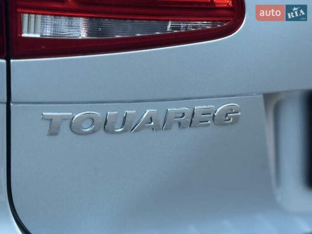 Серый Фольксваген Туарег, объемом двигателя 3 л и пробегом 205 тыс. км за 27500 $, фото 23 на Automoto.ua