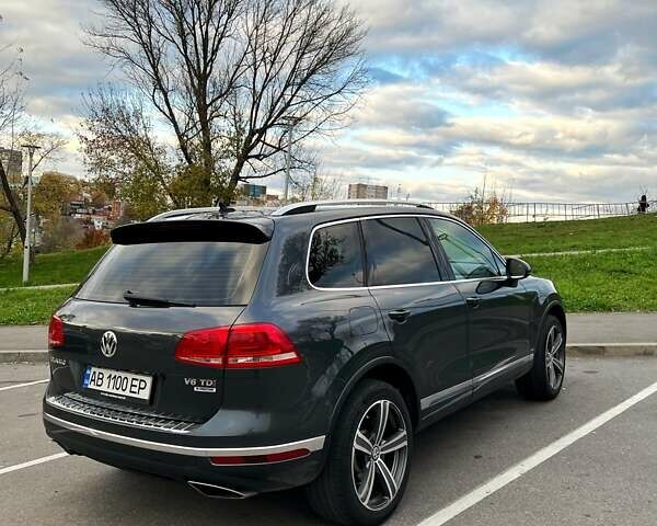 Серый Фольксваген Туарег, объемом двигателя 2.97 л и пробегом 200 тыс. км за 28500 $, фото 1 на Automoto.ua