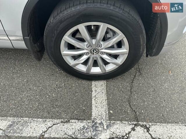 Серый Фольксваген Туарег, объемом двигателя 2.97 л и пробегом 196 тыс. км за 28000 $, фото 18 на Automoto.ua