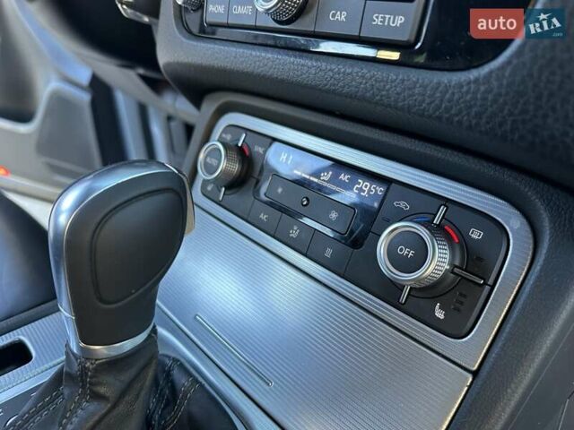 Серый Фольксваген Туарег, объемом двигателя 3 л и пробегом 193 тыс. км за 23450 $, фото 50 на Automoto.ua