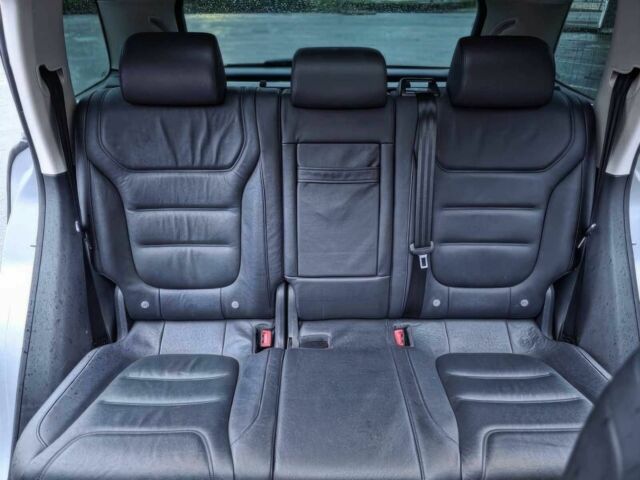 Серый Фольксваген Туарег, объемом двигателя 3.6 л и пробегом 75 тыс. км за 1350 $, фото 10 на Automoto.ua