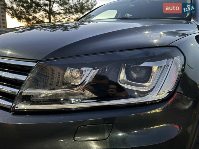 Серый Фольксваген Туарег, объемом двигателя 2.97 л и пробегом 186 тыс. км за 23500 $, фото 9 на Automoto.ua