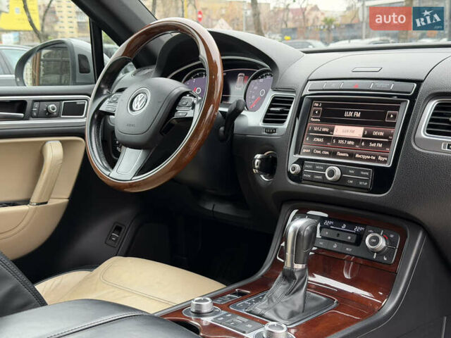 Серый Фольксваген Туарег, объемом двигателя 3 л и пробегом 228 тыс. км за 24900 $, фото 42 на Automoto.ua
