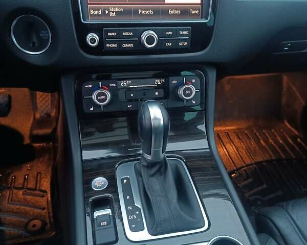 Серый Фольксваген Туарег, объемом двигателя 3.6 л и пробегом 165 тыс. км за 17500 $, фото 14 на Automoto.ua