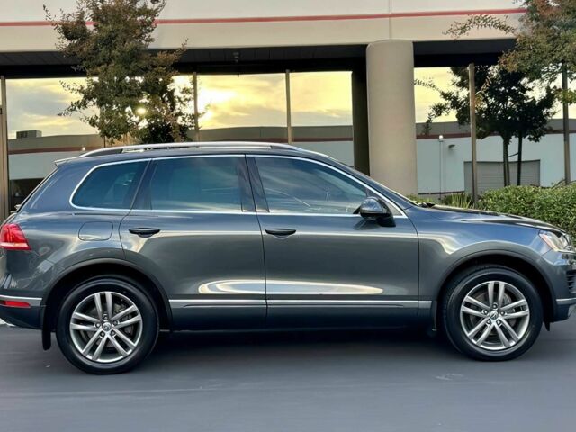 Сірий Фольксваген Туарег, об'ємом двигуна 3 л та пробігом 71 тис. км за 10000 $, фото 6 на Automoto.ua