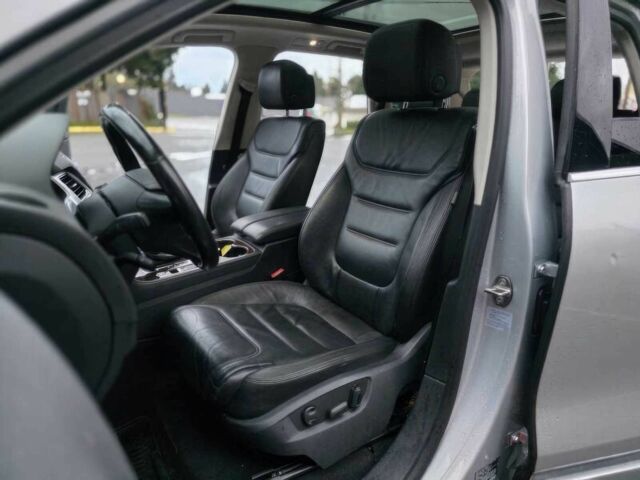 Серый Фольксваген Туарег, объемом двигателя 3.6 л и пробегом 75 тыс. км за 1350 $, фото 7 на Automoto.ua