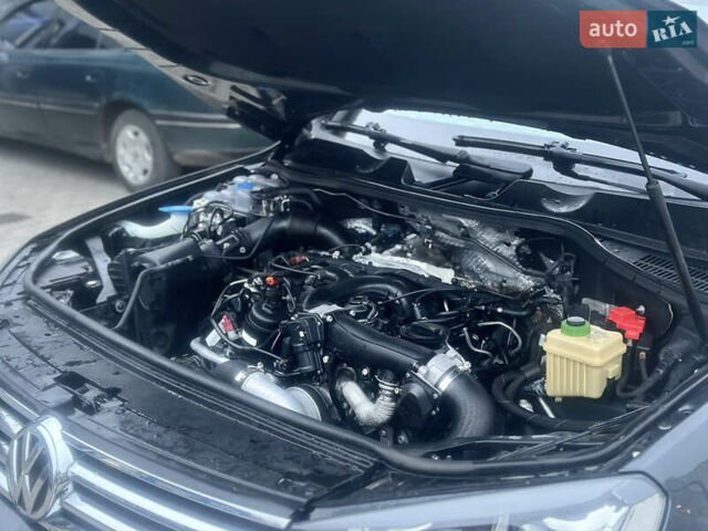 Серый Фольксваген Туарег, объемом двигателя 2.97 л и пробегом 268 тыс. км за 19700 $, фото 18 на Automoto.ua