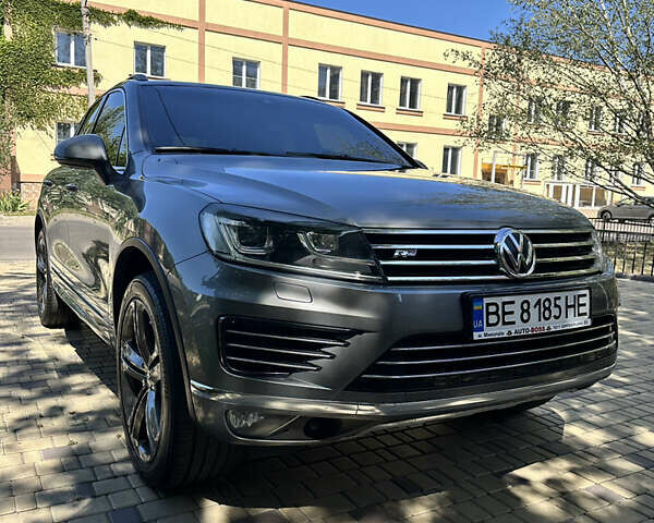 Серый Фольксваген Туарег, объемом двигателя 2.97 л и пробегом 240 тыс. км за 27500 $, фото 21 на Automoto.ua