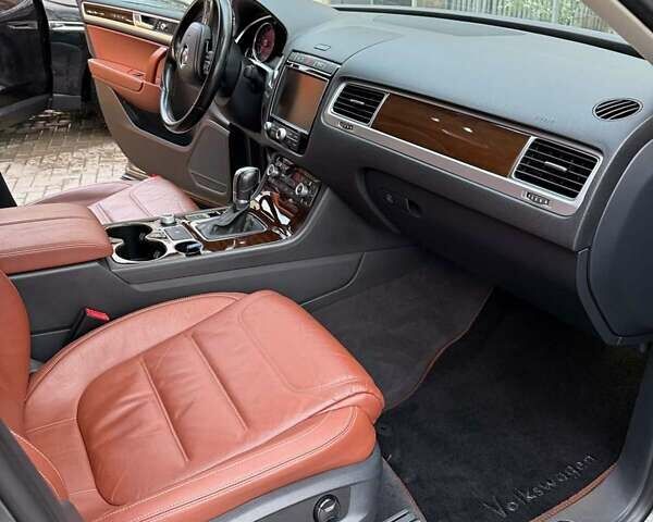 Сірий Фольксваген Туарег, об'ємом двигуна 3.6 л та пробігом 145 тис. км за 19000 $, фото 10 на Automoto.ua