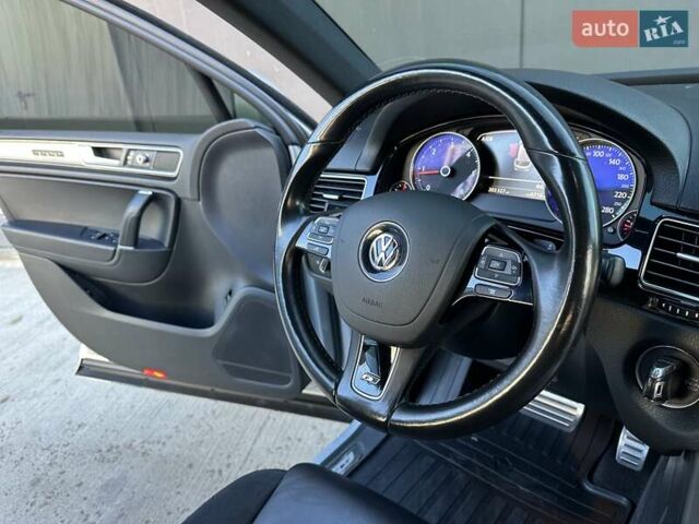 Серый Фольксваген Туарег, объемом двигателя 3 л и пробегом 193 тыс. км за 23450 $, фото 51 на Automoto.ua
