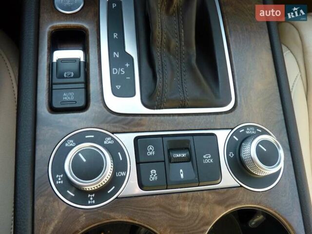 Серый Фольксваген Туарег, объемом двигателя 2.97 л и пробегом 178 тыс. км за 24200 $, фото 12 на Automoto.ua