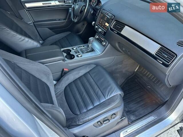 Серый Фольксваген Туарег, объемом двигателя 3 л и пробегом 193 тыс. км за 23450 $, фото 95 на Automoto.ua