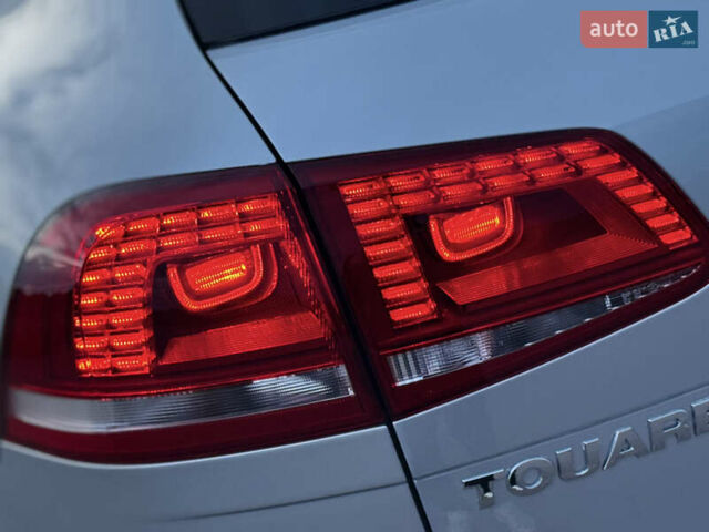 Серый Фольксваген Туарег, объемом двигателя 3 л и пробегом 205 тыс. км за 27500 $, фото 20 на Automoto.ua