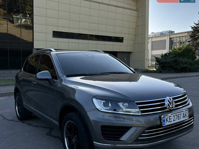 Сірий Фольксваген Туарег, об'ємом двигуна 2.97 л та пробігом 220 тис. км за 21400 $, фото 2 на Automoto.ua