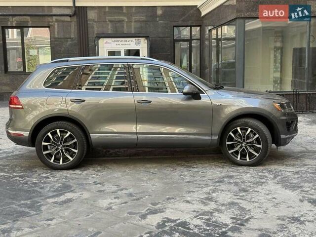 Сірий Фольксваген Туарег, об'ємом двигуна 3.6 л та пробігом 145 тис. км за 19000 $, фото 23 на Automoto.ua