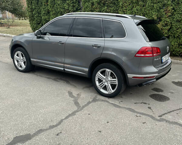 Серый Фольксваген Туарег, объемом двигателя 2.97 л и пробегом 266 тыс. км за 27999 $, фото 5 на Automoto.ua