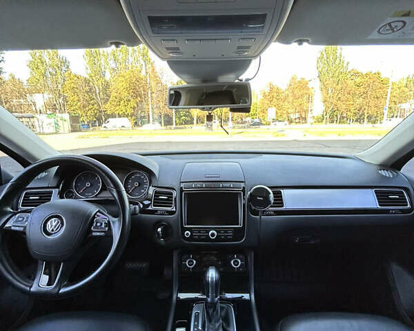 Сірий Фольксваген Туарег, об'ємом двигуна 2.97 л та пробігом 220 тис. км за 21400 $, фото 15 на Automoto.ua